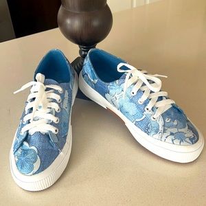 New SUPERGA Size 6 baby blue/silver/white floral sneakers